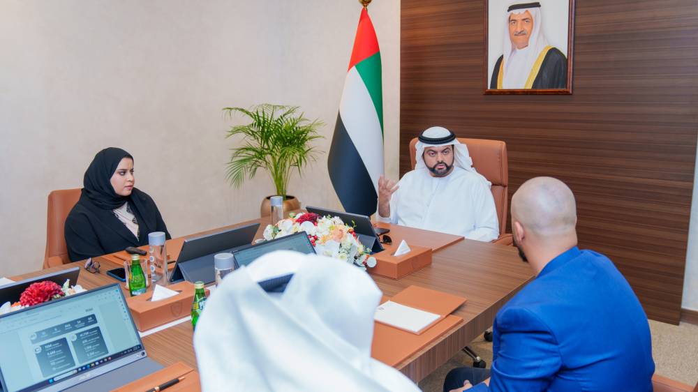 محمد بن حمد خلال لقاء فريق المغامرات