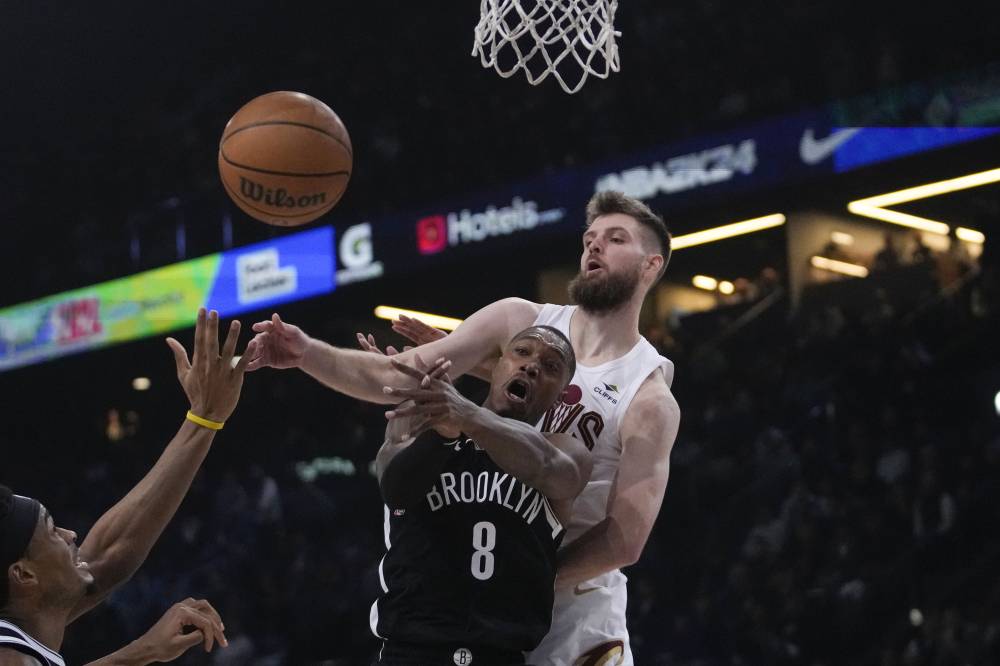 تحت أنظار المشاهير.. كافالييرز يفوز على نتس و45 نقطة لنجمه ميتشل