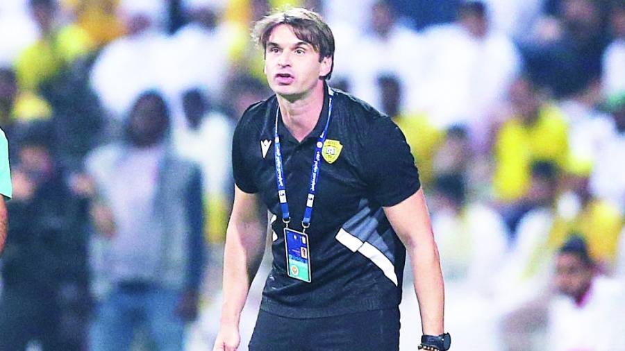 الوصل يجدد عقد مدربه ميلوش لمدة عامين