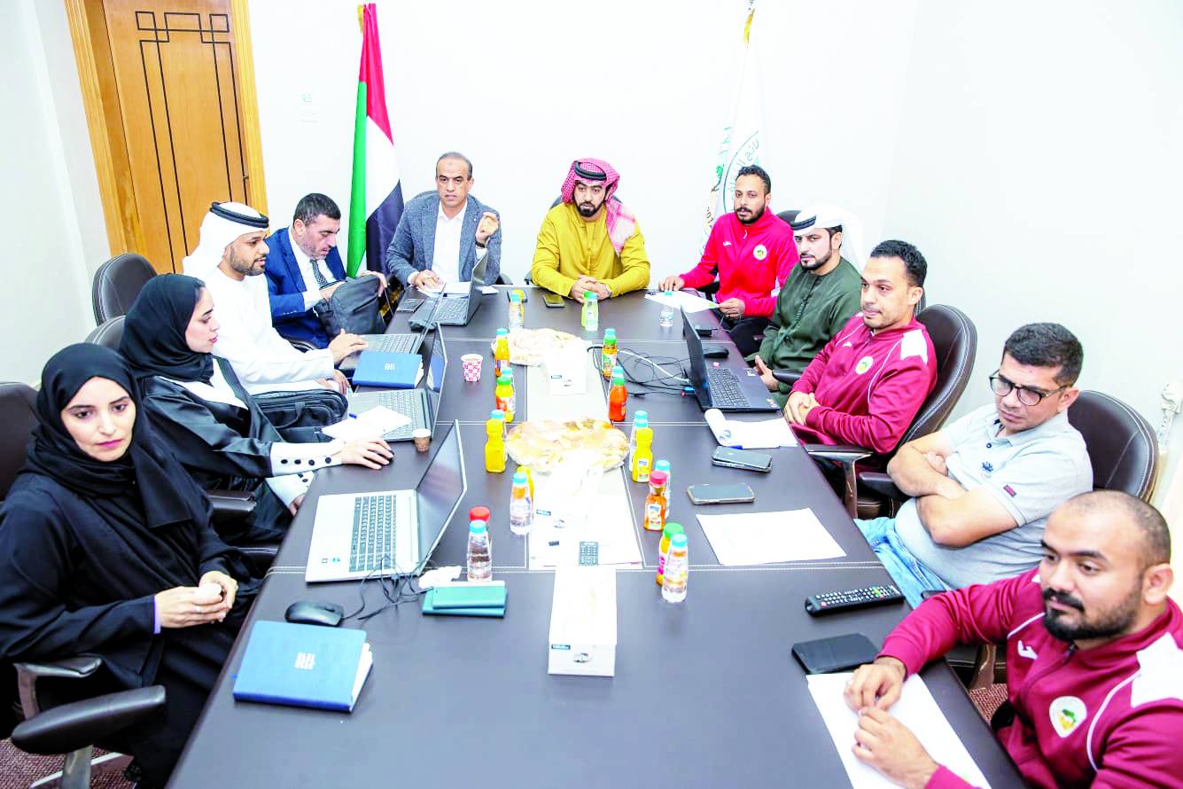 لجنة الاستدامة خلال إحدى زياراتها للأندية