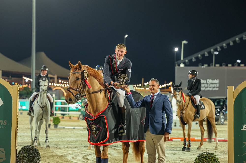 تتويج الفارس البريطاني جوزيف