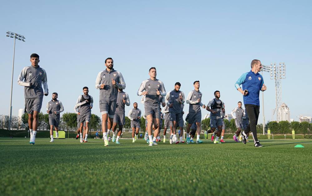 من تدريبات «الأبيض» استعداداً لضربة البداية