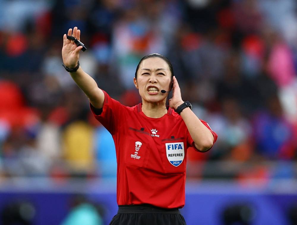 يوشيمي ياماشيتا خلال المباراة