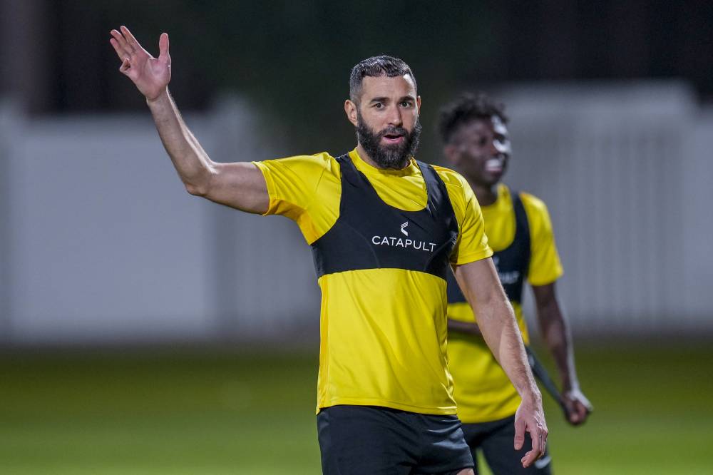 بنزيمة يواصل غيابه 