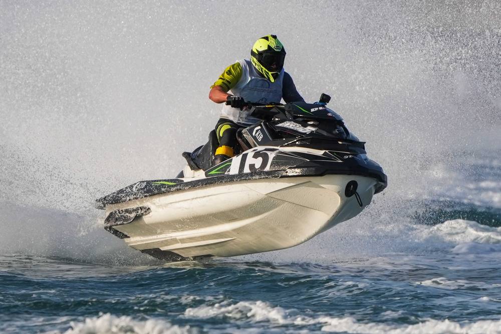 إثارة منتظرة لمنافسات الدراجات المائية