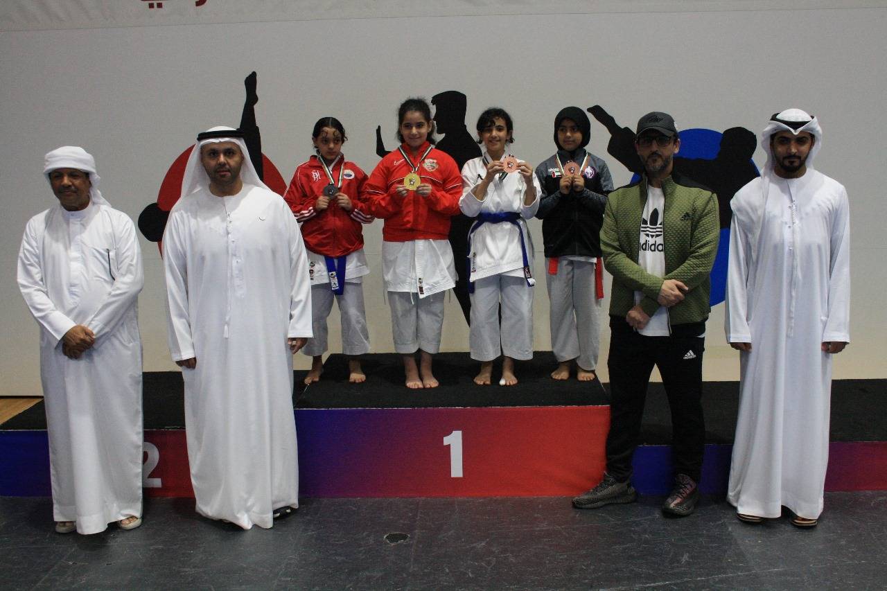 النعيمي والحضور يتوجان عدد من بطلات الكاراتيه