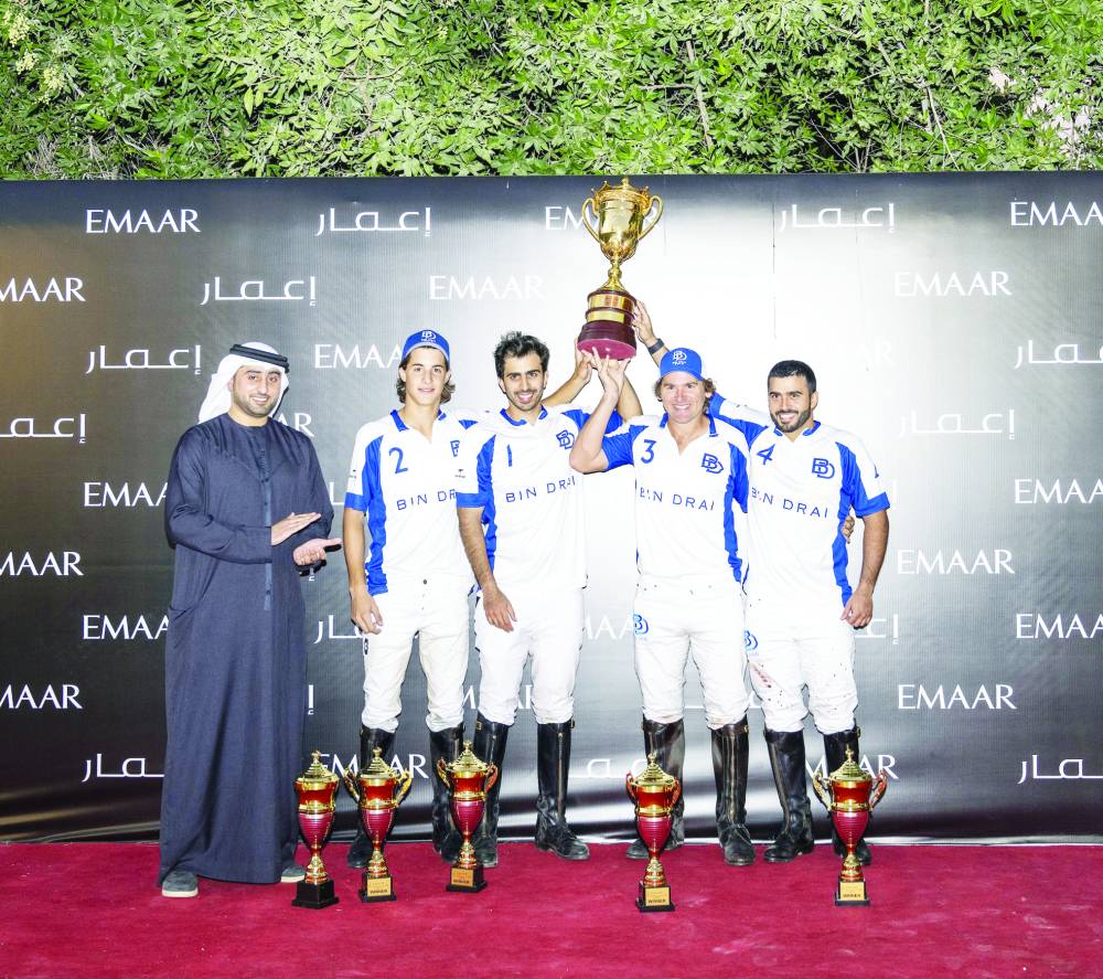 فريق بن دري خلال تتويجه بكأس البطولة