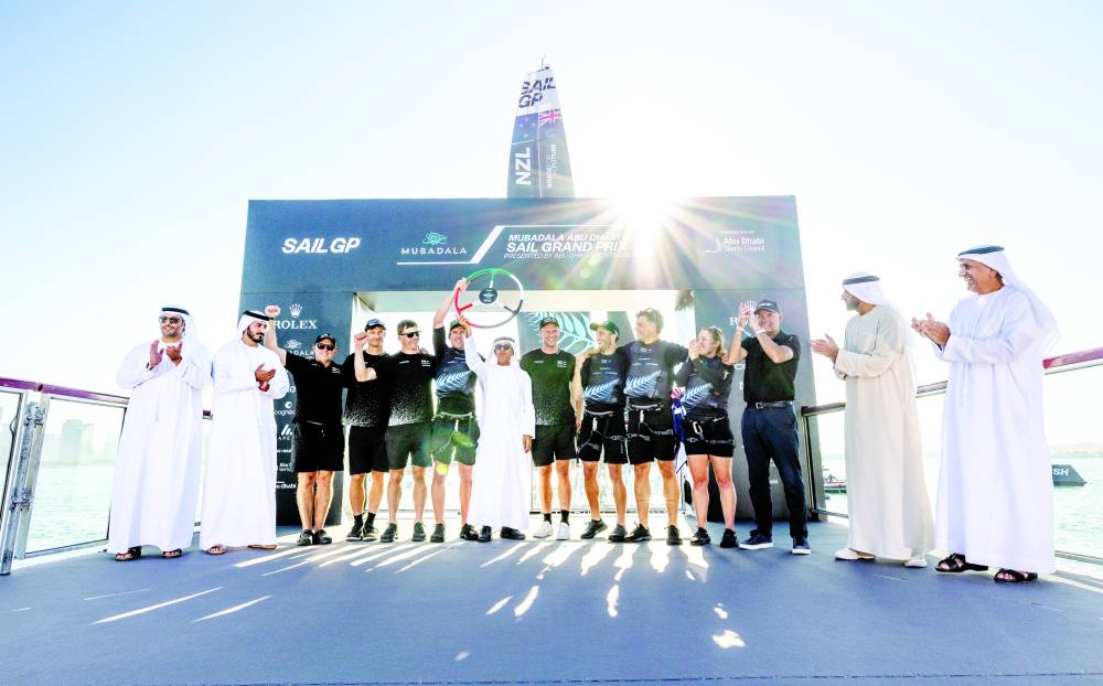 محمد بن سلطان وأحمد بن حمدان والخييلي والعواني والشمري وكوتس يتوجون الفريق البطل