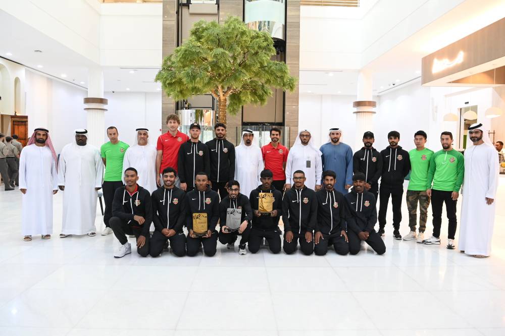 المري يتوسط أبطال السباق