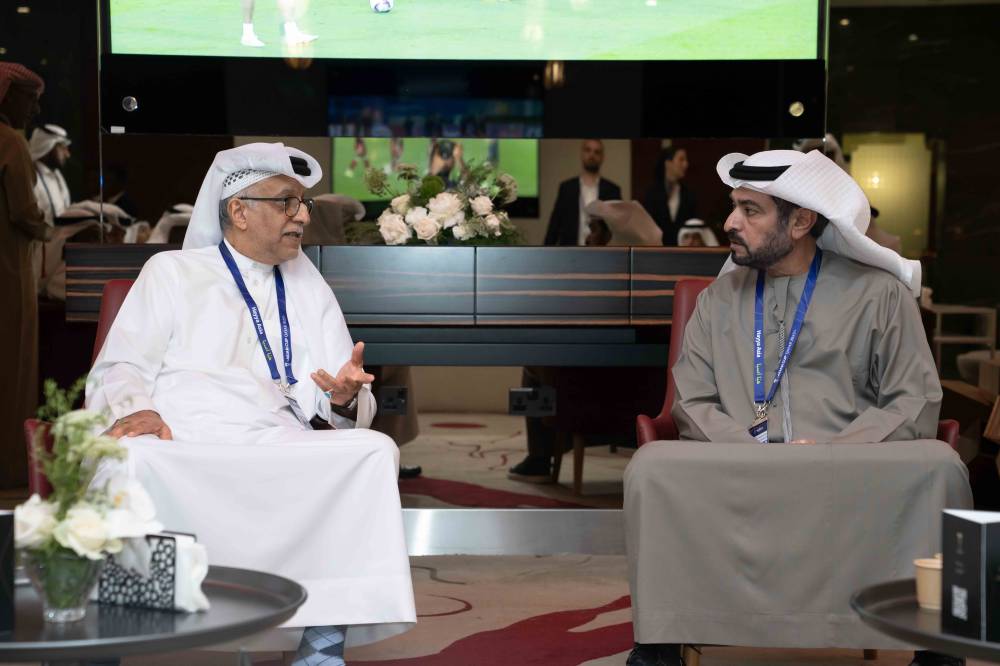 حمدان بن مبارك خلال لقائه مع سلمان بن إبراهيم