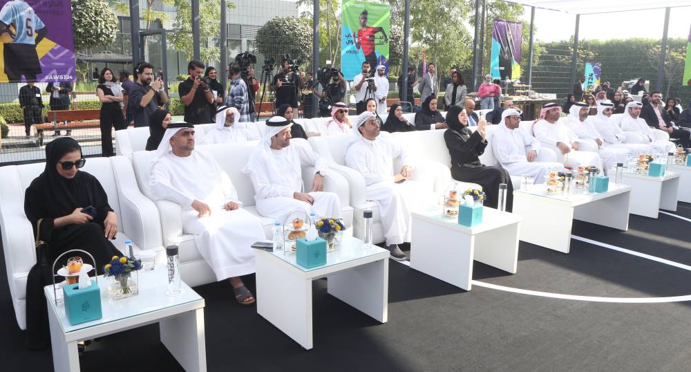 خالد القاسمي وعيسى هلال وحنان المحمود يتابعون / تصوير محمد الطاهر