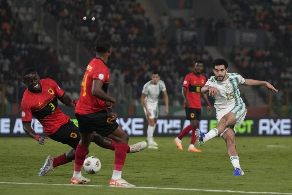 المغربي نوري يسدد بمواجهة دفاع أنغولا