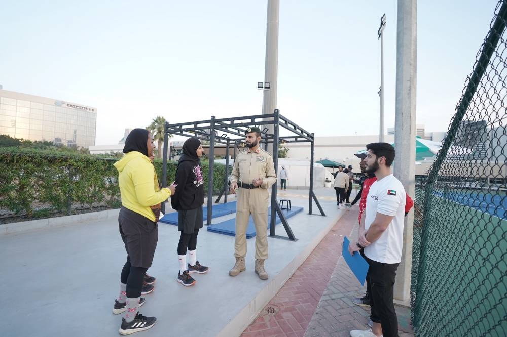 اللواء راشد الفلاسي يتفقد مُنافسات الموانع في بطولة شرطة دبي