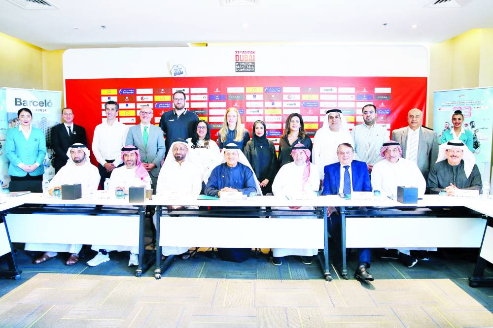 القرقاوي يتوسط حضور المؤتمر الصحفي ( تصوير: هيثم الخاتم )