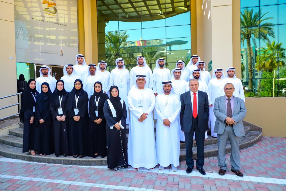 عصام الحميدان مع الملتحقين بالبرنامج