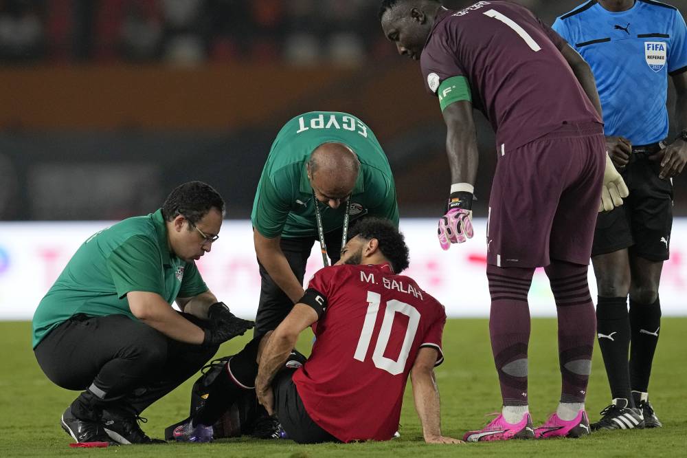 تعرف إلى مدة غياب محمد صلاح عن مصر وليفربول