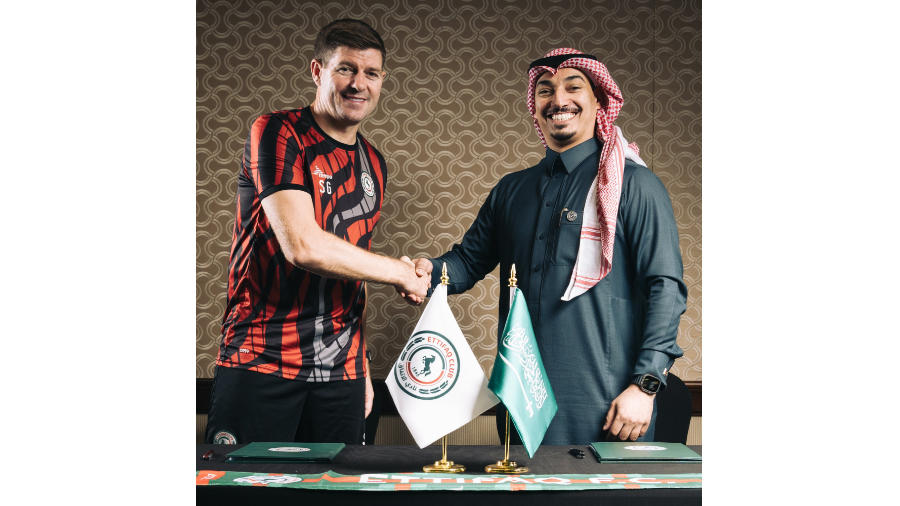 الاتفاق السعودي يمدد عقد جيرارد ويودع هندرسون