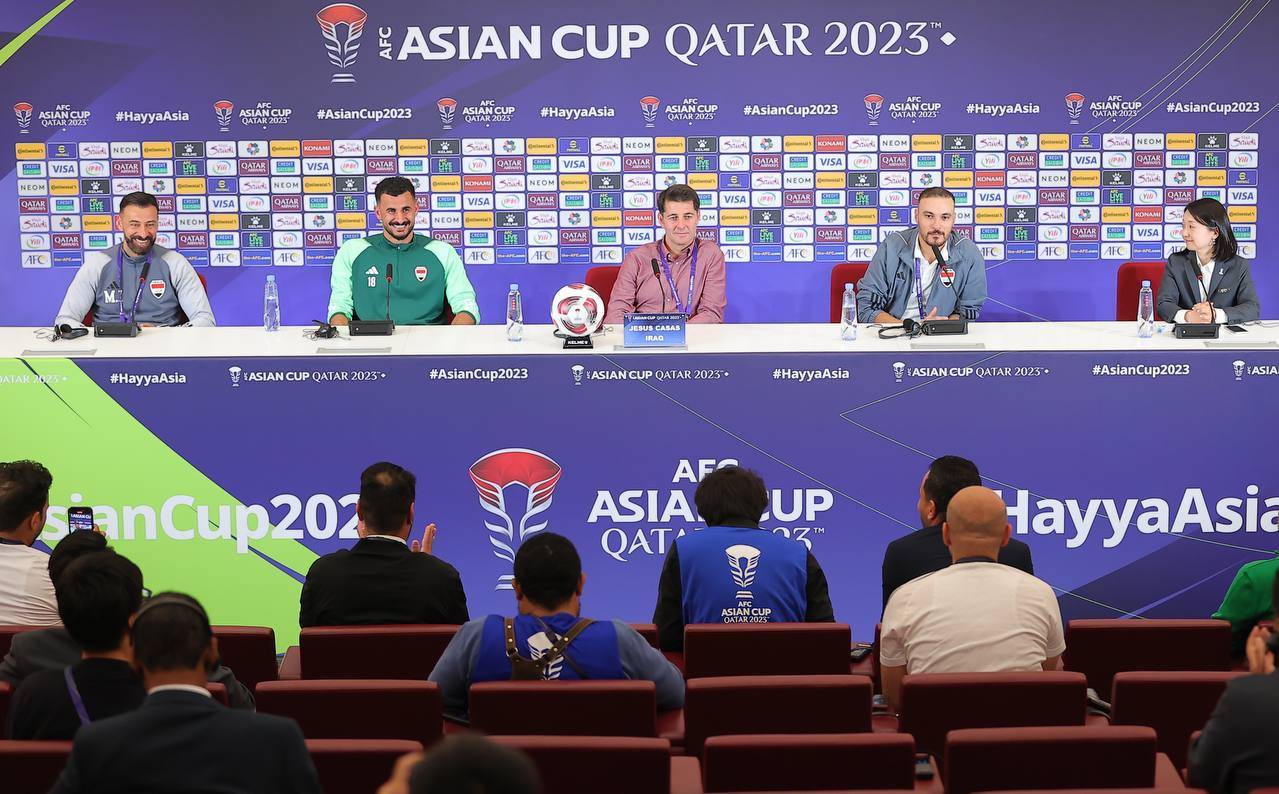 كاساس وأيمن حسين خلال المؤتمر الصحفي