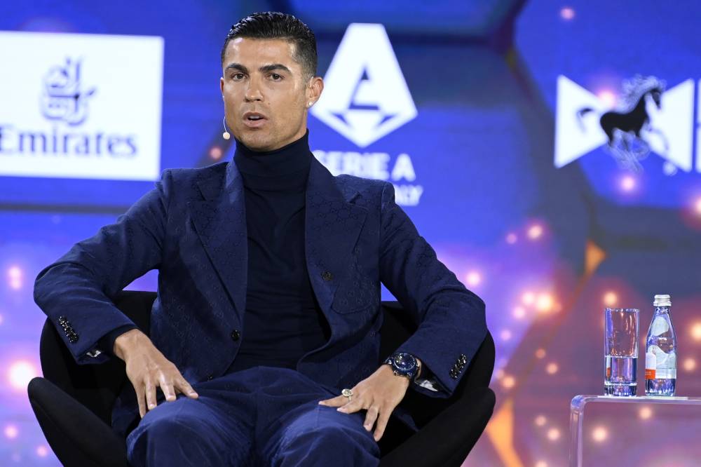 رونالدو يراوغ في موعد اعتزاله.. وهالاند يثبت تواضعه