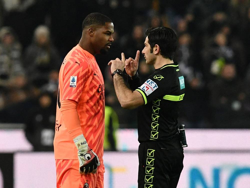 مينان يشكو للحكم ماريسكا 