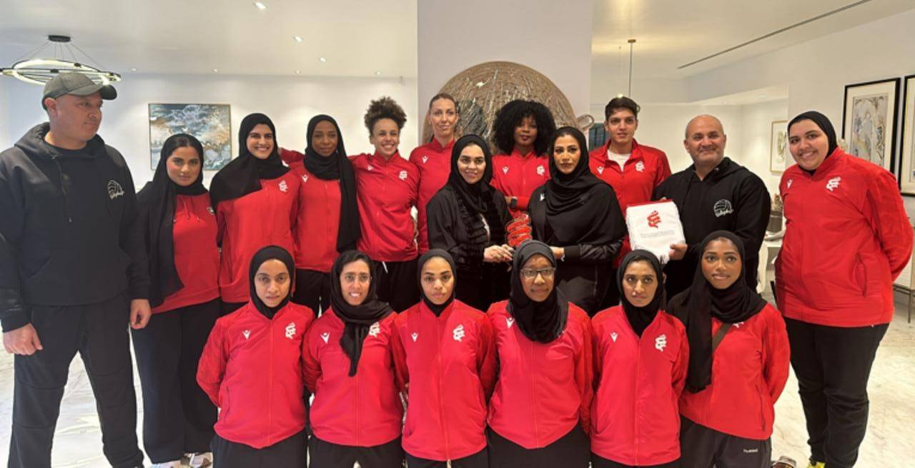 طائرة الشارقة للمرأة تواصل تحضيراتها بحماس في تونس