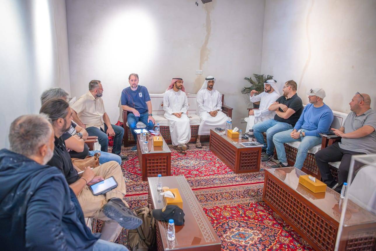 جانب من الاجتماع مع ممثلي الفرق