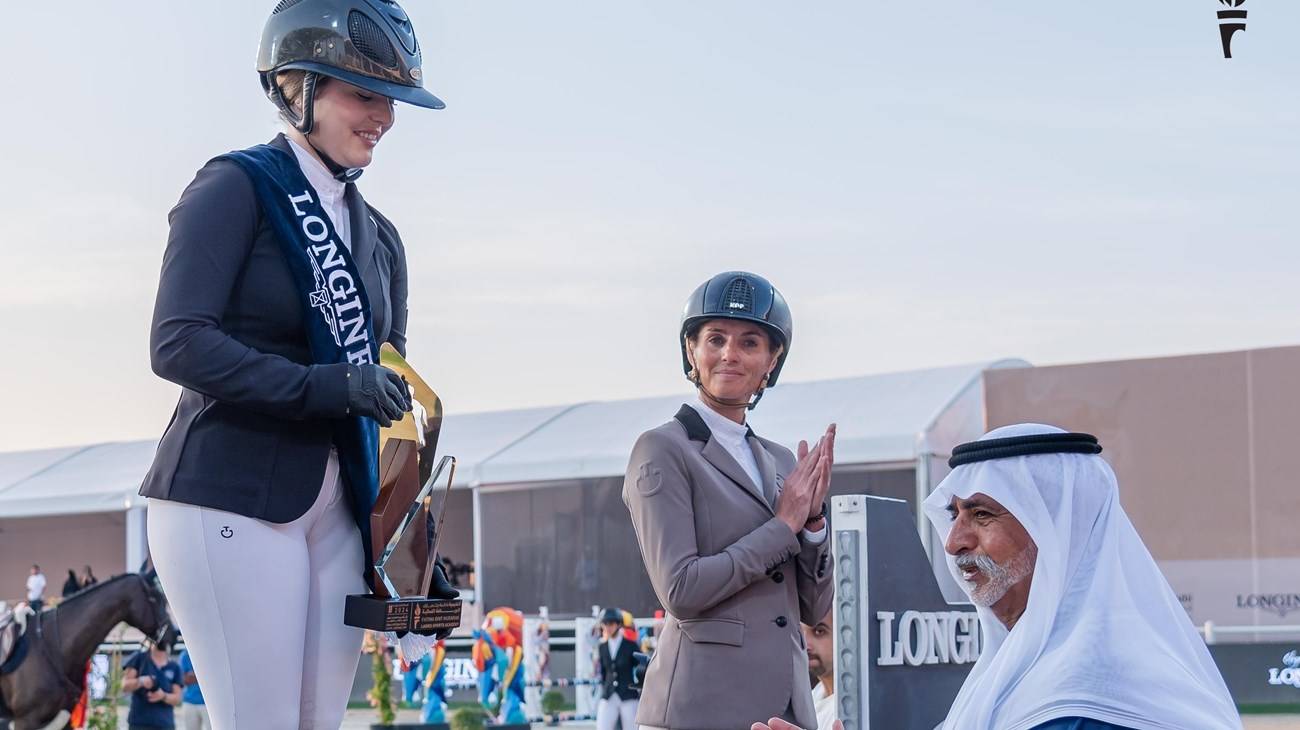 نهيان بن مبارك يتوج الفائزات