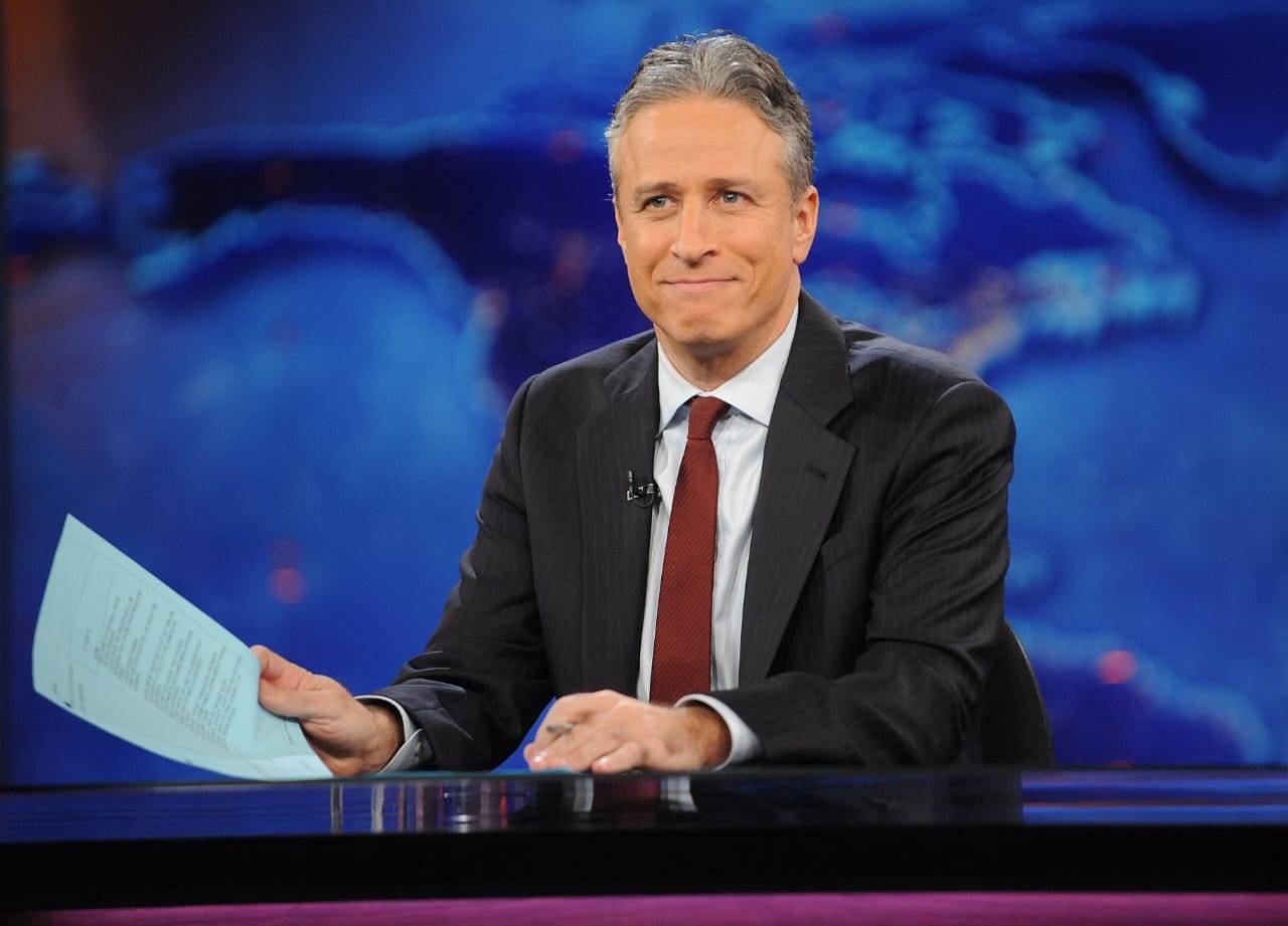 جون ستيوارت يعود لبرنامج «The Daily Show» بعد غياب سنوات
