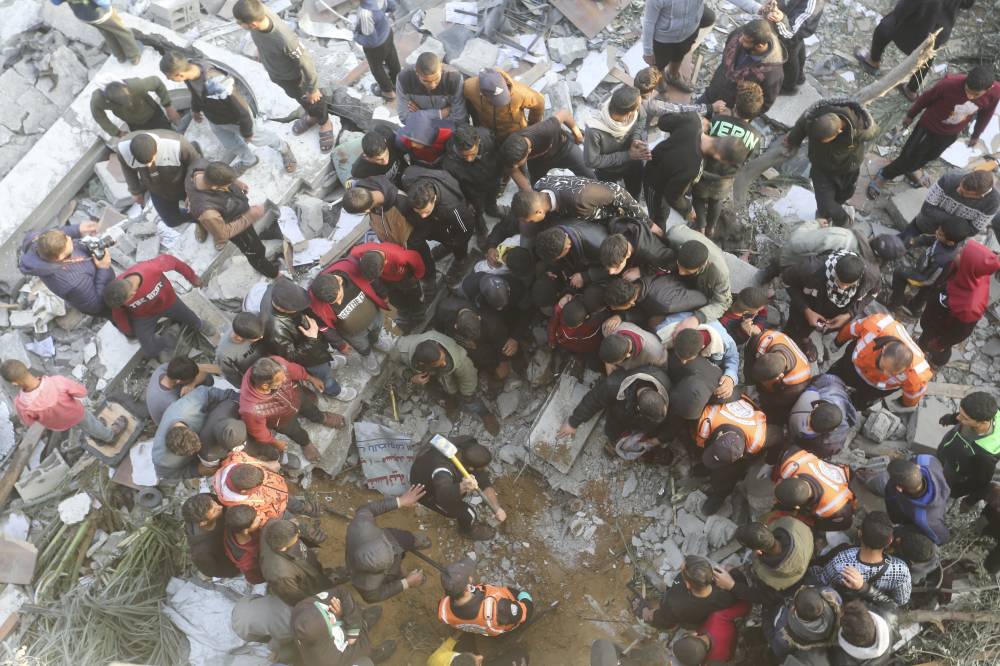 ضربات جوية على رفح ومعارك في خان يونس.. وتنديد أممي بعد قصف ملجأ للنازحين