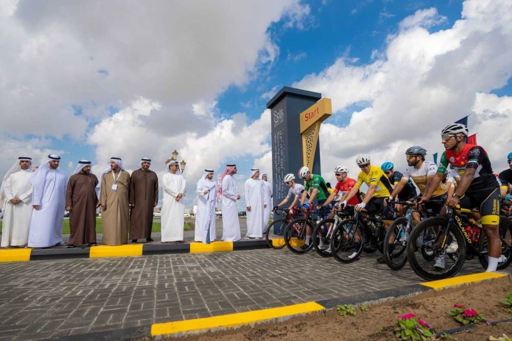 الدراجون يستعدون للانطلاق خلال منافسة العام الماضي