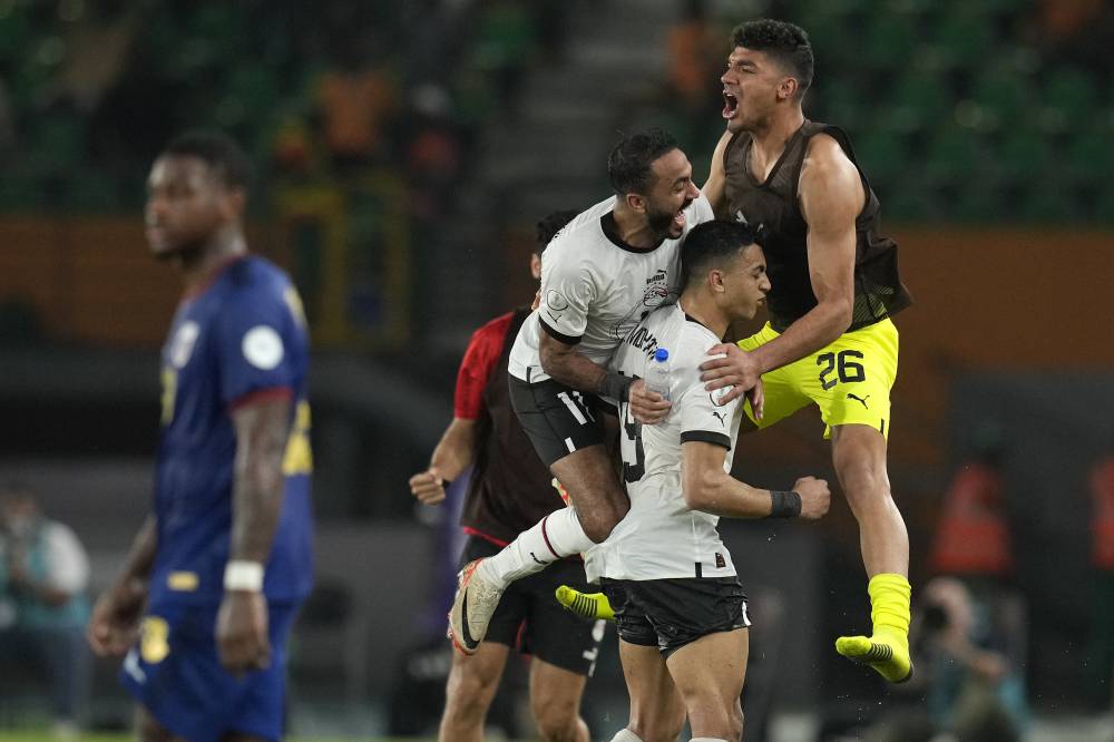 هل يغامر منتخب مصر ويدفع بإمام عاشور أمام الكونغو ؟