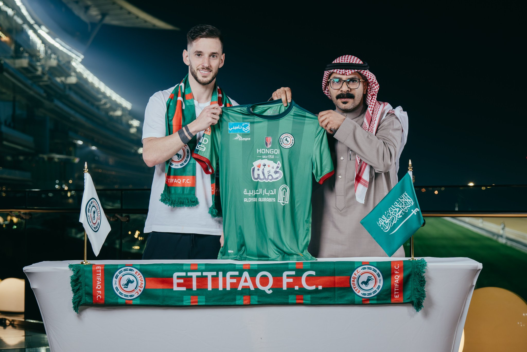 ألفارو ميدران بديل هندرسون في الاتفاق السعودي