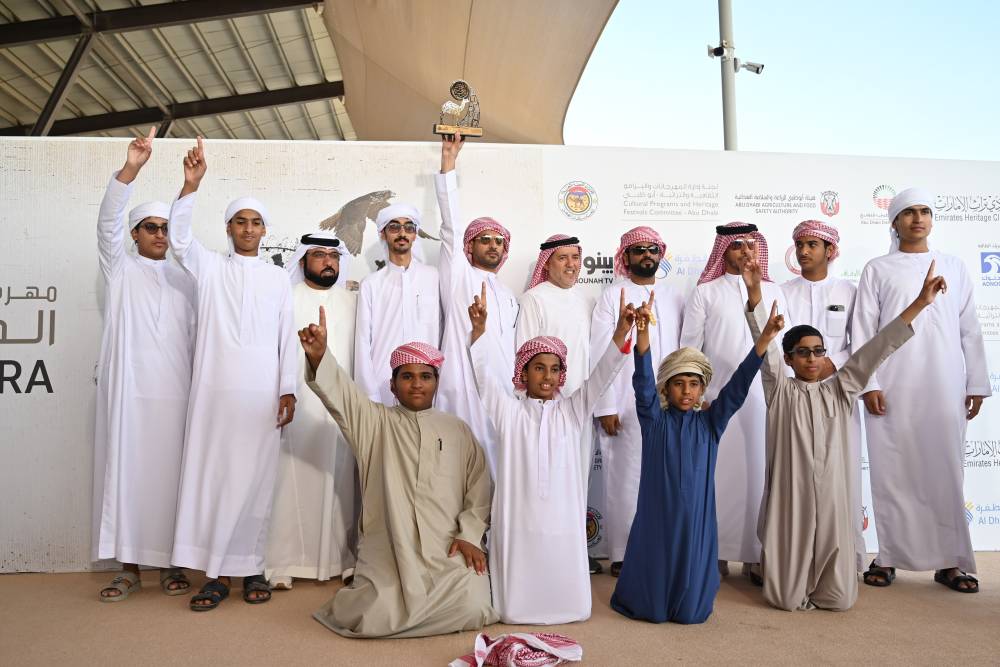 مهرجان الظفرة يتوج الفائزين بمزاينة الإبل