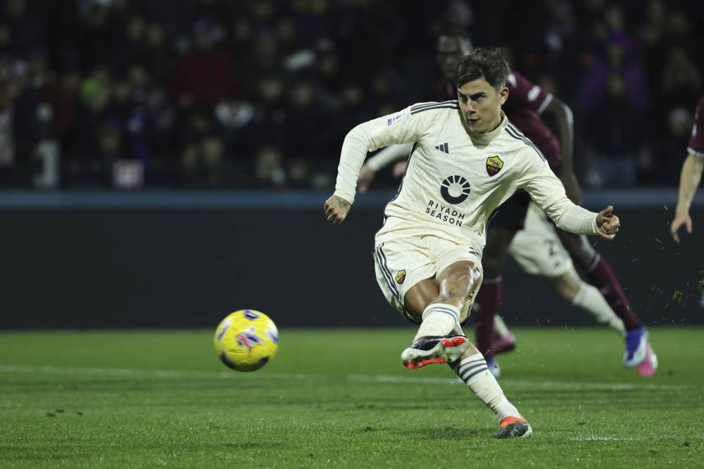 روما يواصل صحوته بقيادة دي روسي