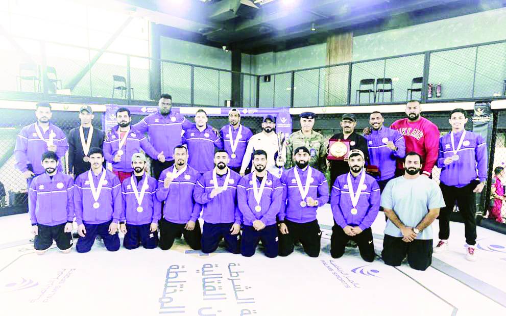 لاعبو منتخبات القيادة العامة لشرطة أبوظبي بعد التتويج