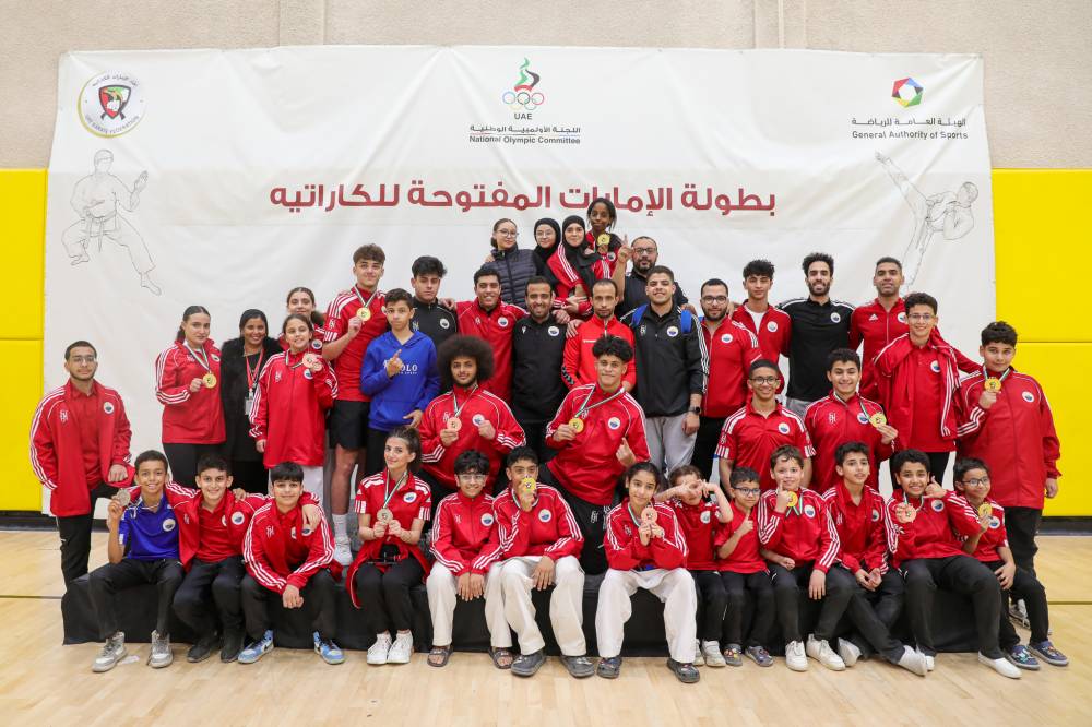 أبطال الشارقة يحتفلون بالميداليات
