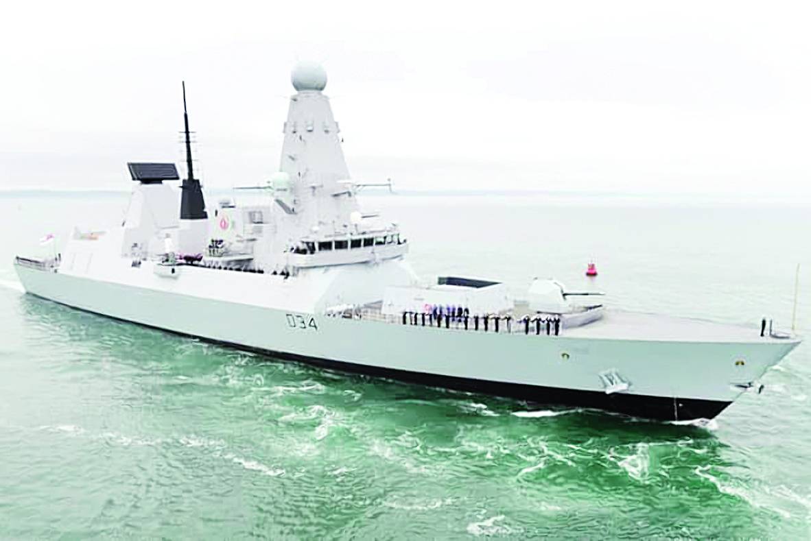 المدمرة البريطانية «إتش إم إس دايموند» العاملة في البحر الأحمر (أرشيفية)