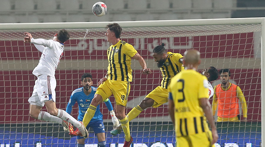 مباراة الشارقة واتحاد كلباء في دوري ادنوك للمحترفين