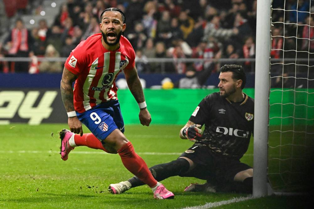 ديباي يقود أتلتيكو مدريد لفوز صعب