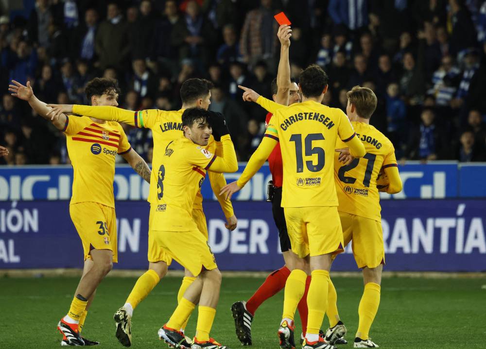 تشافي بعد طرد غريب لروكي: رجاء أسمحوا لبرشلونة بالمنافسة