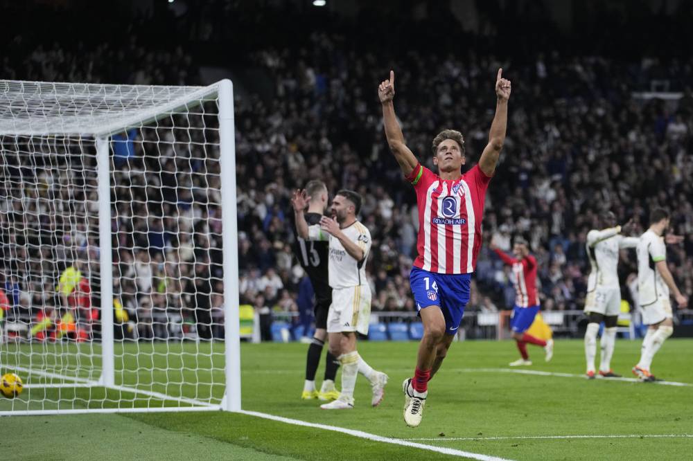 مدرب ريال مدريد غاضب من التعادل مع أتلتيكو ويعد بلقب «الليغا»