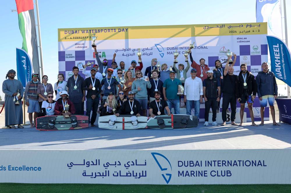 أبطال فئات بطولة دبي المفتوحة على منصة التتويج
