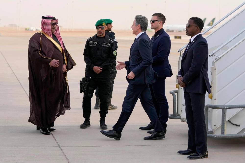 بلينكن يصل إلى السعودية أولى محطات جولته بالشرق الأوسط