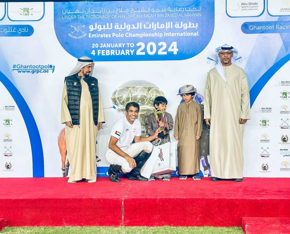 محمد وأحمد بن نهيان والمنصوري والمرزوقي يتوجون الفريق البطل