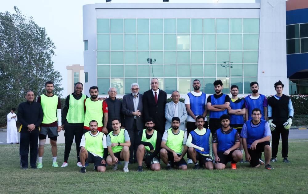 إدارة الجامعة مع المشاركين