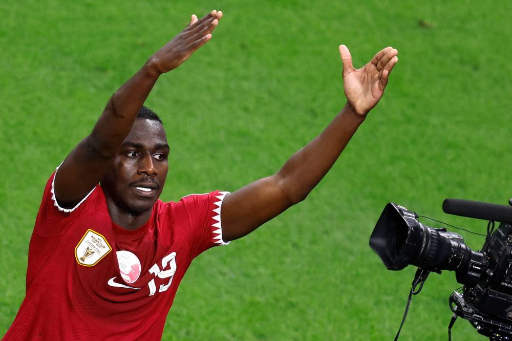 مهاجم قطر المعز علي... على الموعد