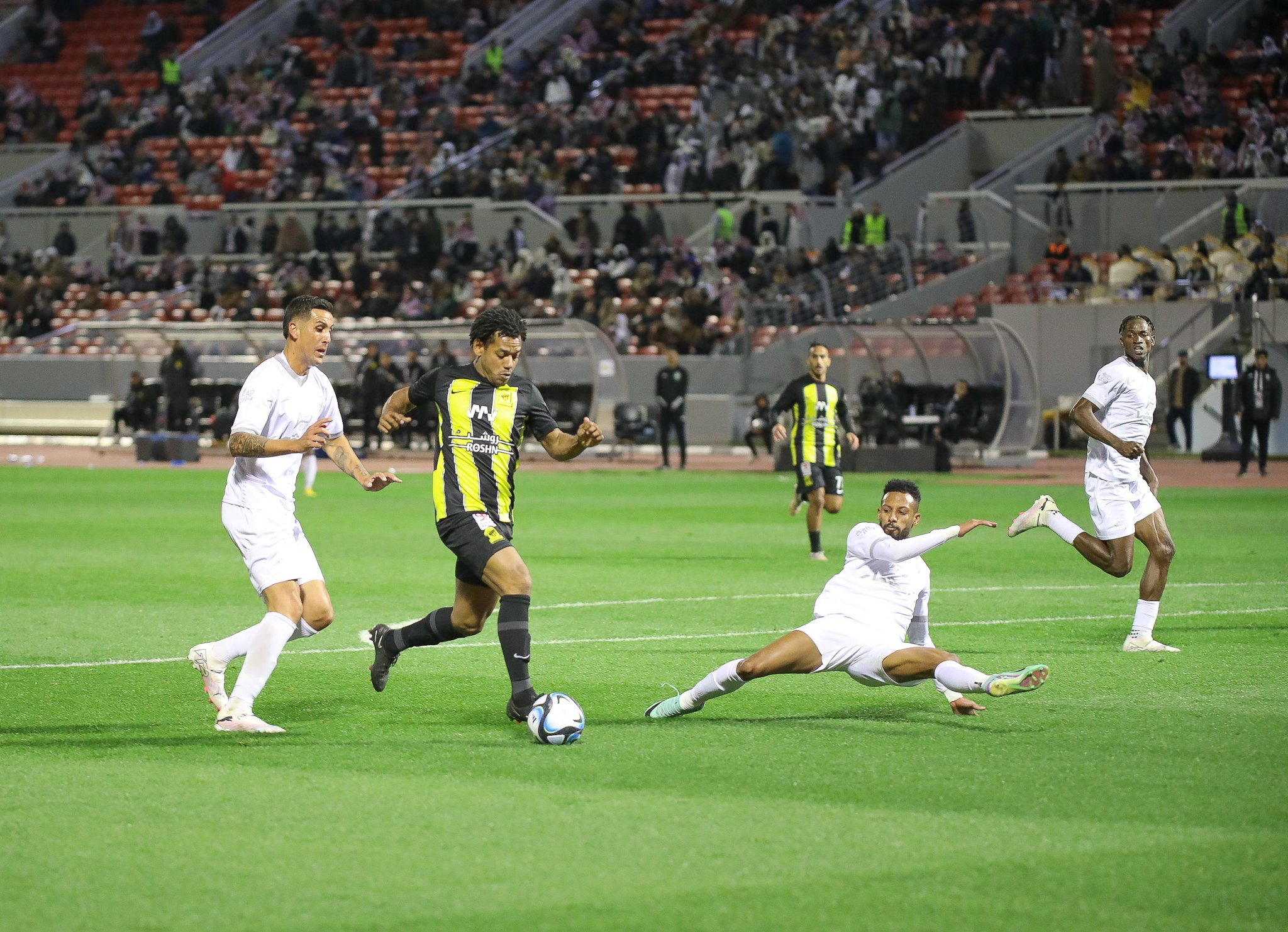 اتحاد جدة يهزم الطائي وينهي عقد كورنادو