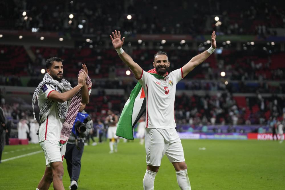 كأس آسيا.. يزن العرب من الإيقاف مدى الحياة إلى صخرة دفاع الأردن