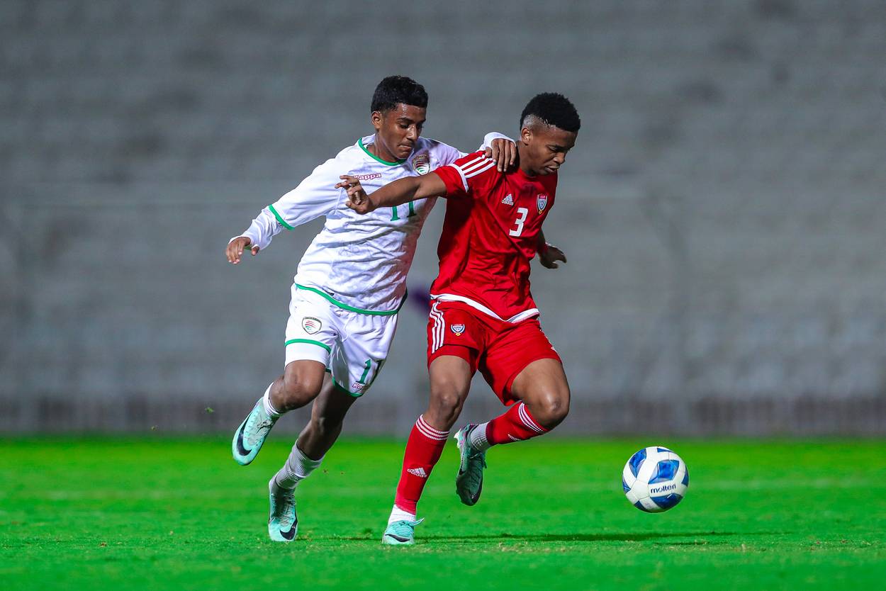 «أبيض الناشئين» يختتم معسكر العين