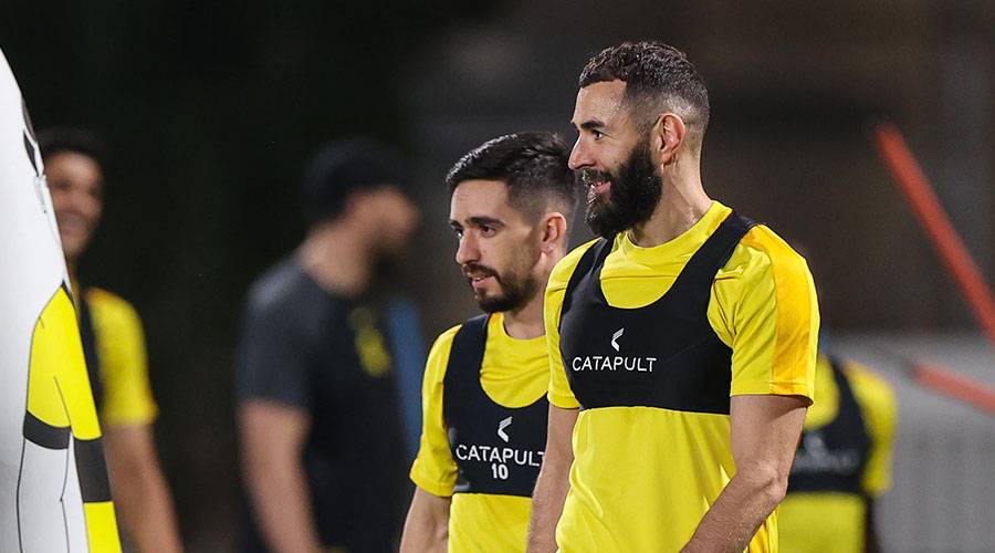 بنزيمة يثير الجدل بعد حذف صوره مع نادي الاتحاد